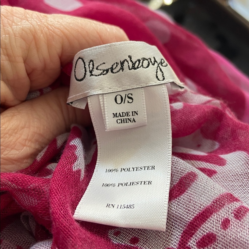 Pink infinity scarf - Picture 3 of 3